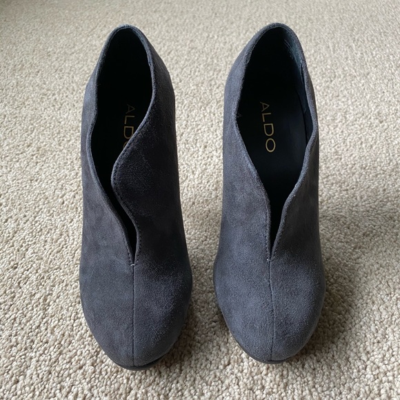 NEW Women’s ALDO Gray Suede Heels Size 5 - Picture 1 of 3